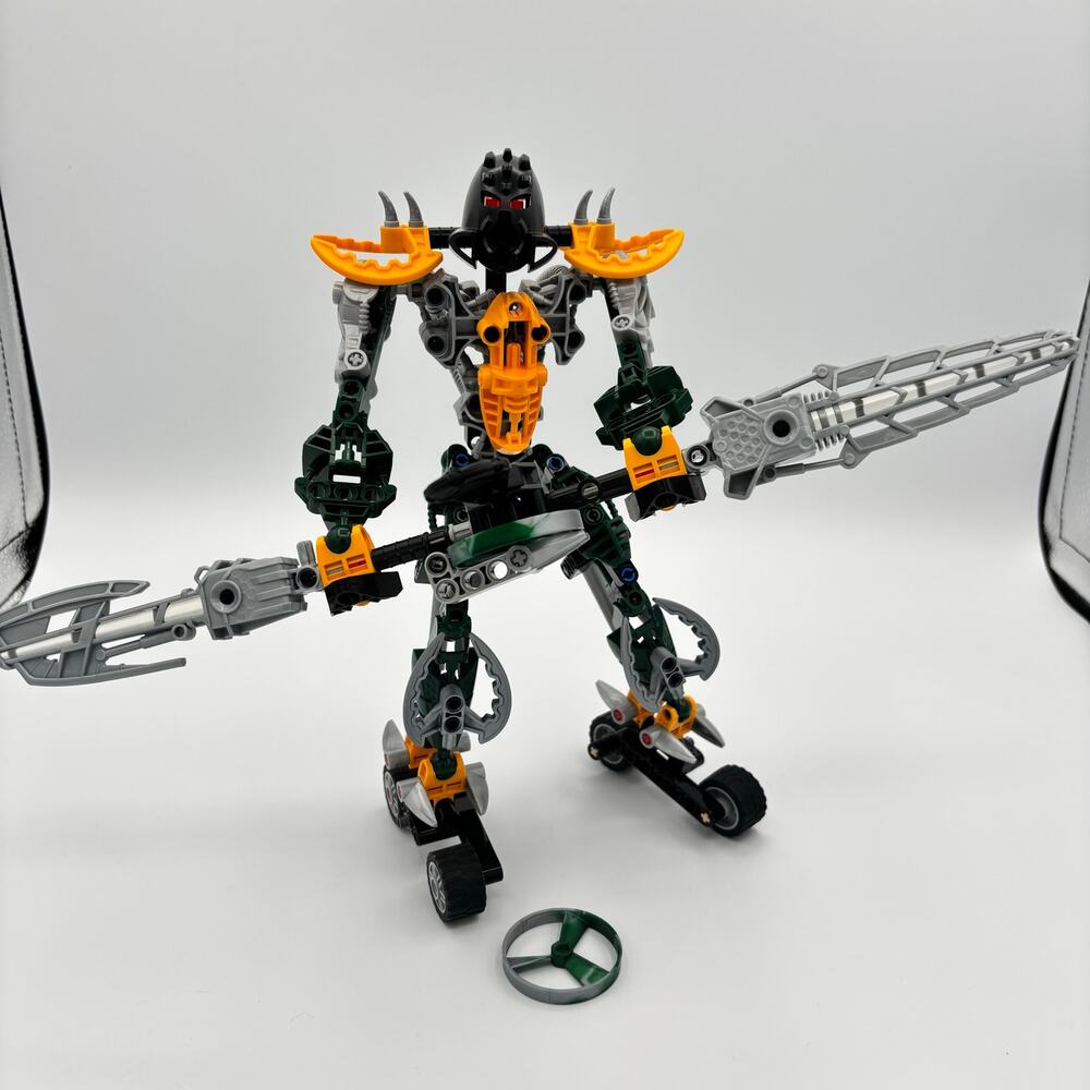 LEGO BIONICLE: Titans Umbra (8625) - 99% Complete No Box or Instructions